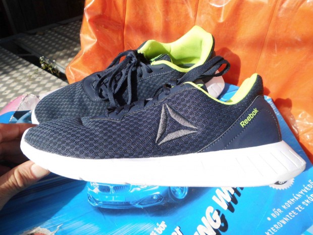 Reebok kk-fehr 43-as sport-utcai cip elad,