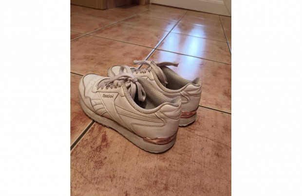 Reebok kislány cipő 38 méret bth: 24 cm keveset viselt 4000 Ft
