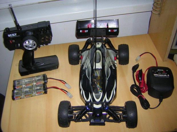 Reely Rocket 1:10 4WD buggy RC aut teljesen menetkszen Foxposttal