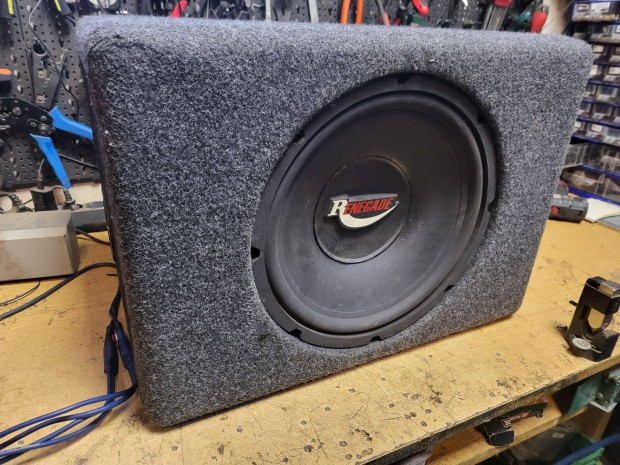 Reflex m�lyl�da (93db/250W rms / 4ohm)