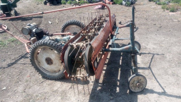 Reform önjáró rendsodró széna forgató Rotax motorral