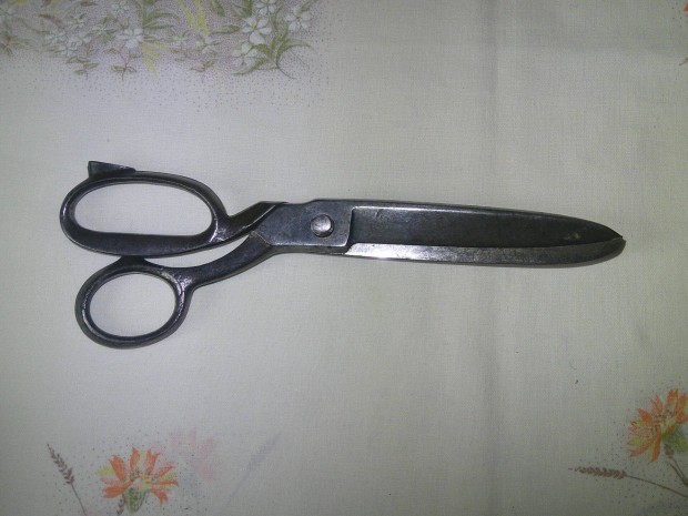 R�gebbi f�m szab� oll�