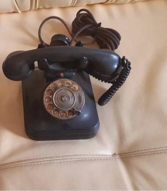 Rgi 1935.-1955. kztt gyrtott magyar CB35 vezetkes trcss telefon