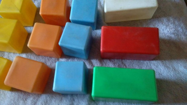 Régi DMSZ építő kocka örökös műanyagból eladó