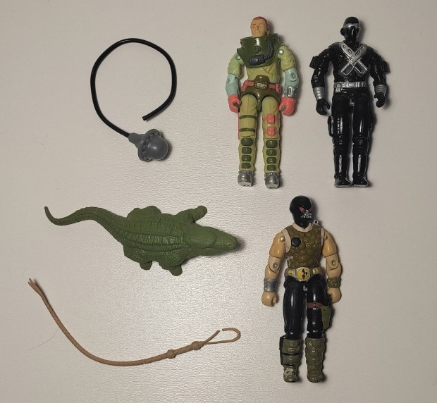 Rgi G.I.Joe figurk klnbz kiegsztkkel, vegyes llapotban