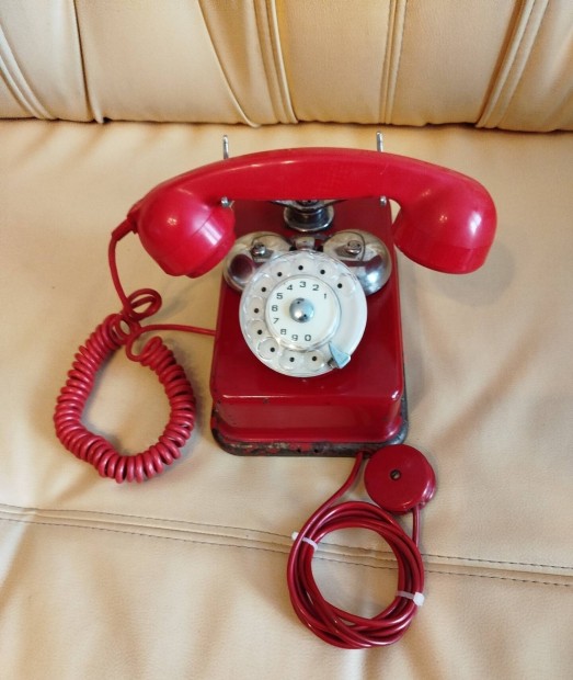 Régi 90-100 éves CB24 vezetékes tárcsás piros fali , asztali telefon