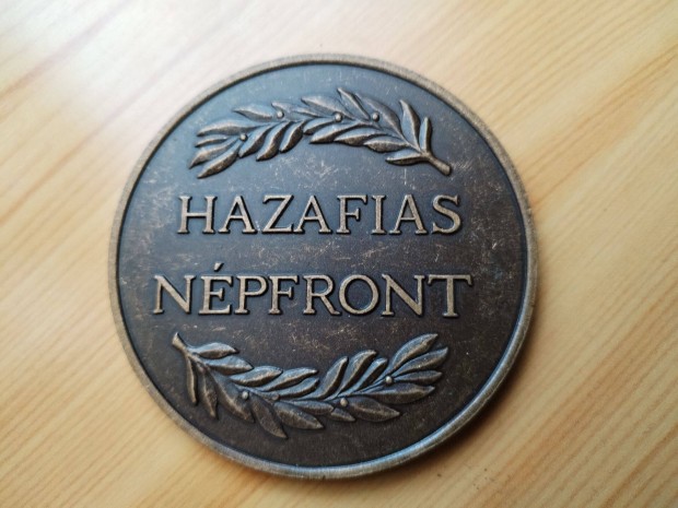 Rgi "Hazafias Npfront" bronz emlkrem