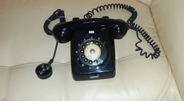 Rgi , 1972. gyrts , vezetkes , trcss fekete telefon 