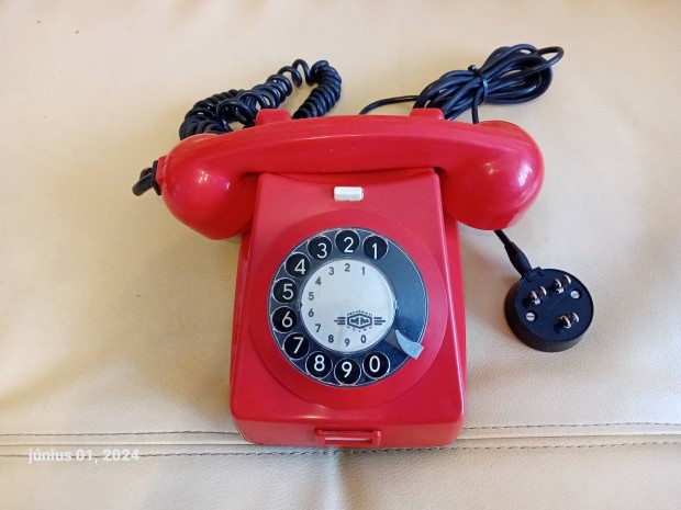 Rgi , retro trcss , vezetkes , piros telefon szp llapotban