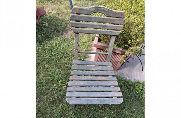 R�gi, antik �sszecsukhat� sz�k 3500 forint�rt elad�