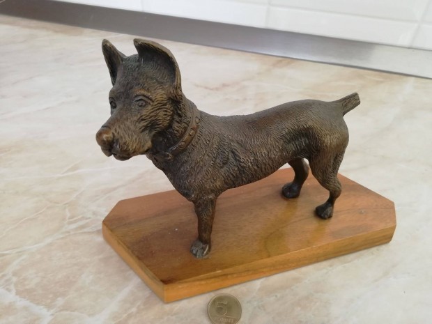 Rgi "kutya" bronz szobor az 1940-es vekbl