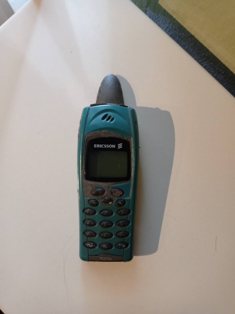 Regi, retro Ericsson R310 s mobiltelefon.