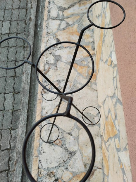 Régi acél virágtartó