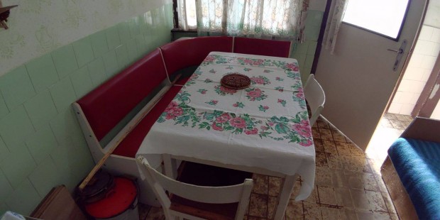 Rgi asztal szkkel paddal