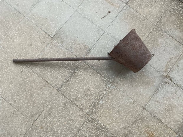 Régi borospince lelet vas olvasztó tégely ,hosszúnyelű falusi merőke