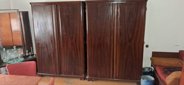 R�gi b�torok, szekr�ny asztal,  sz�kek