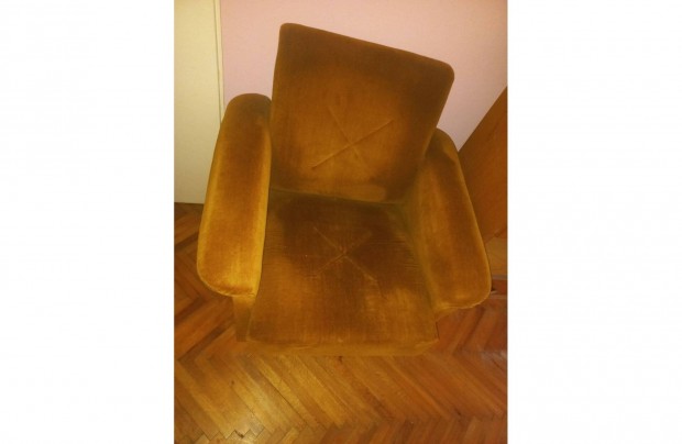 R�gi fotel elad�