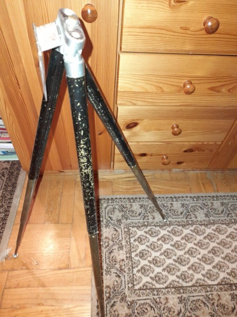 R�gi fot� �llv�ny