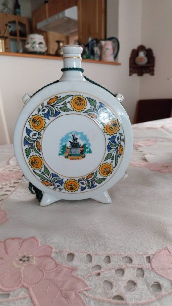 Régi hollóházi porcelán kulacs eladó!