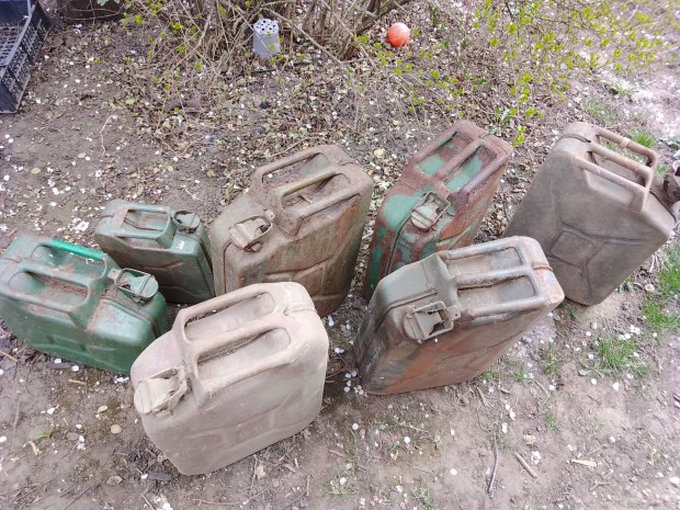 R�gi marmonkanna, benzines kanna, t�bb darab