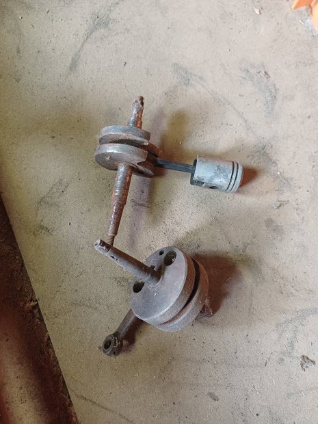 R�gi motor f�tengely.