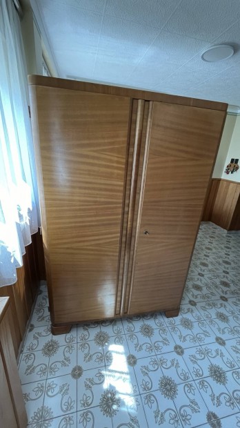 Régi nagy szekrény 2db