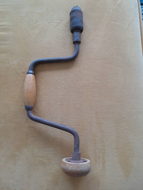 Régi nagyméretű kézifúró, 40 cm es