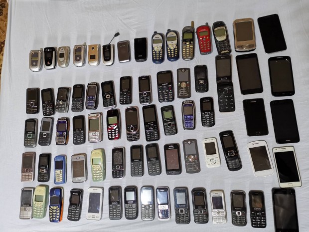 Régi nyomó gombos telefonok működő állapotban Eladók