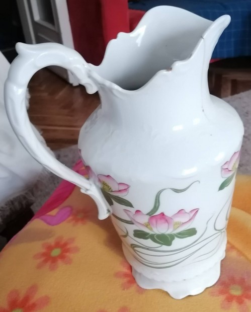 Régi porcelán mosdó kancsó