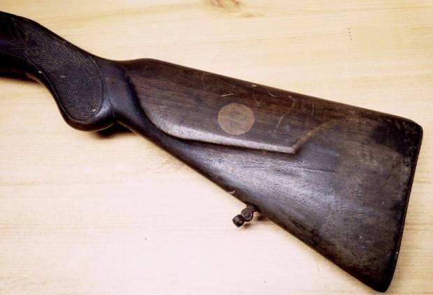 Rgi puskatus, Mauser VZ-24 talaktva, egy darab tmr fbl faragva