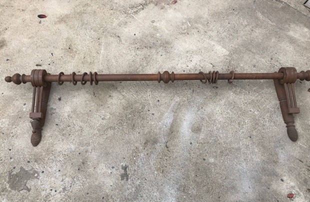 R�gi retr� fa karnis elad�