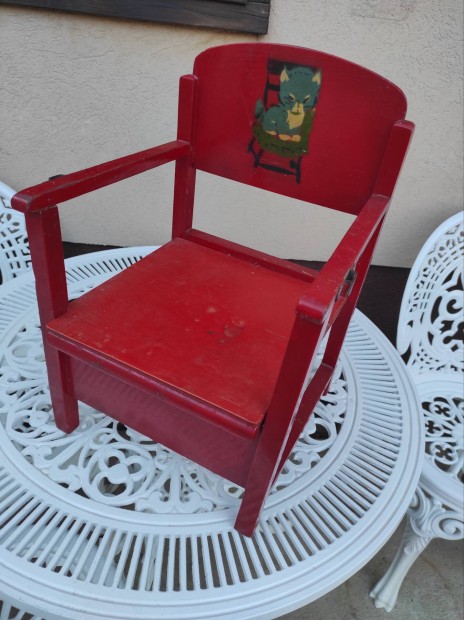 Régi retro gyerekszék