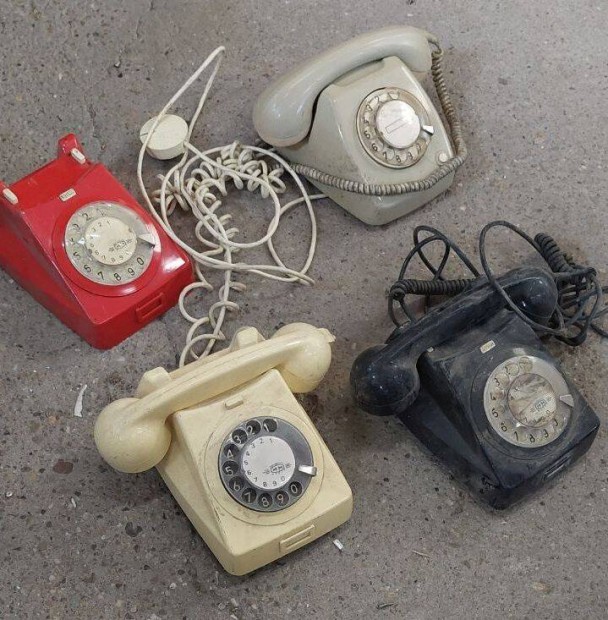 Régi retro vezetékes tárcsás telefon készülék