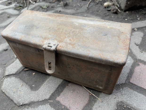 R�gi szersz�mosl�da