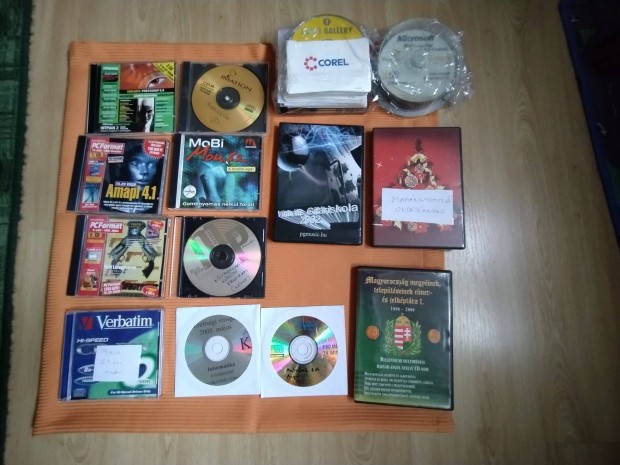 Rgi szoftver DVD-CD s informatika knyv pakk