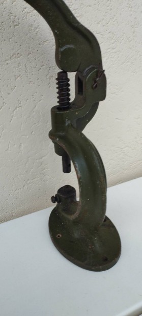 R�gi t�m�r vas Rug�s patent  nyom� 