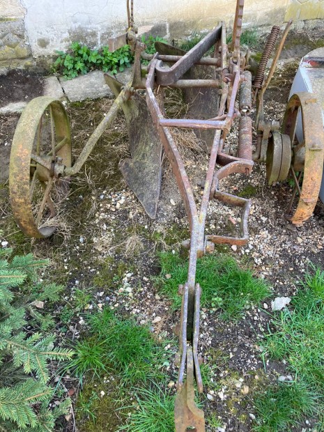 R�gi vontatott eke