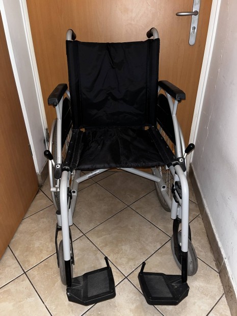 Rehab B4200-M kerekessz�k