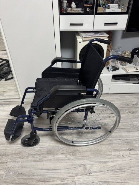 Rehab összecsukahtó kerekesszék (szinte új)