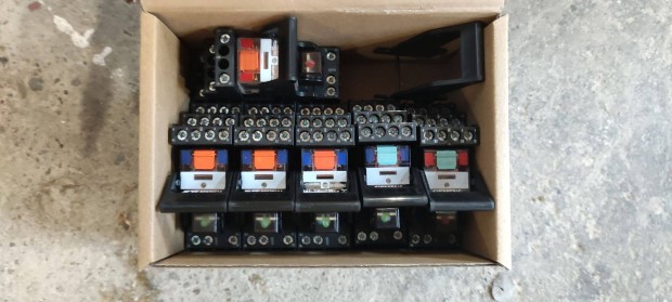 Relék 12db 230VAC, 4db 24VDC