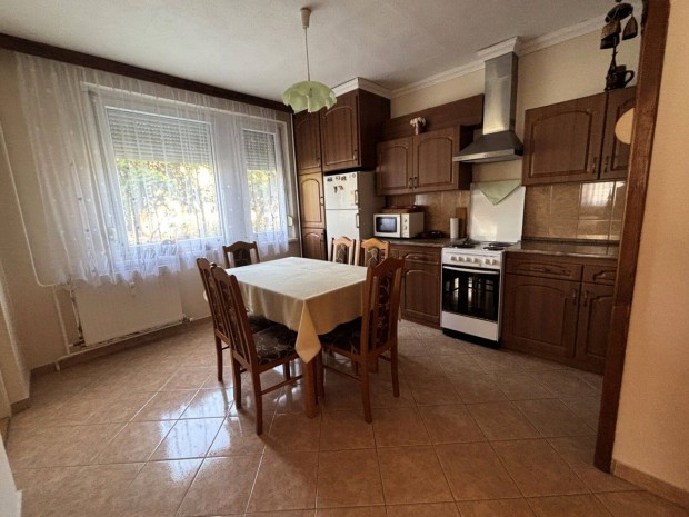 Remek alap, kiv�l� elhelyezked�s