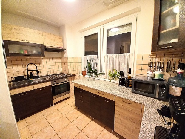 Remek eloszt�s�, t�gas lak�s