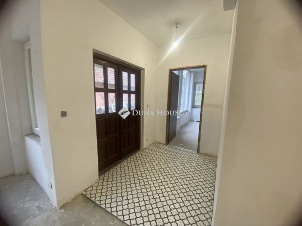 Remek h�z V�cszentl�szl�n