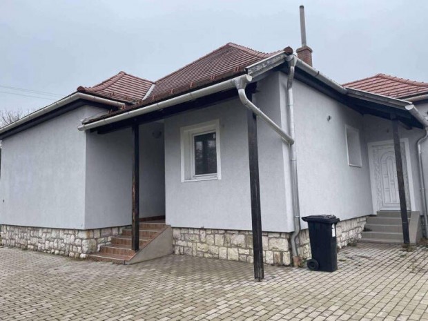 Remek lehet�s�g Esztergom kertv�rosi r�sz�n. Rengeteg lehet�s�...