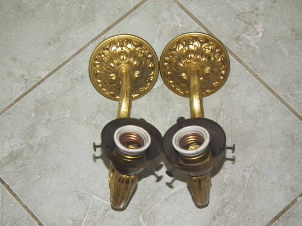 Remek p�rban egy gyerty�s r�z falikarok 2 db. egyben