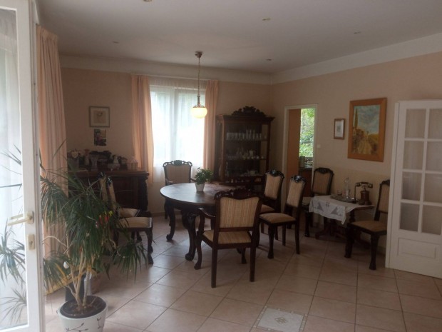 Remetesz�l�s, Sir�ly utc�ban, csal�di h�z elad�