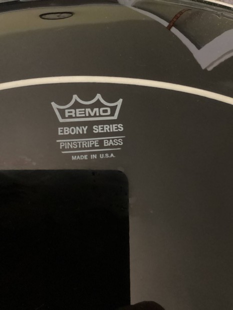 Remo Pinstripe Ebony 20" dobbőr
