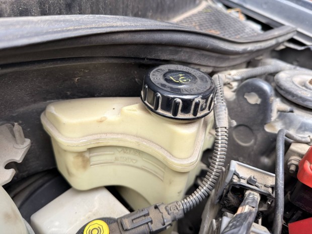 Renaulat Thalia I 1.2 16 V szerv olaj tartly 