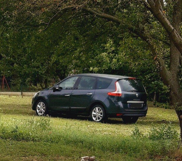 Renault 17" gyári alufelni 205/55R17 nyári gumival