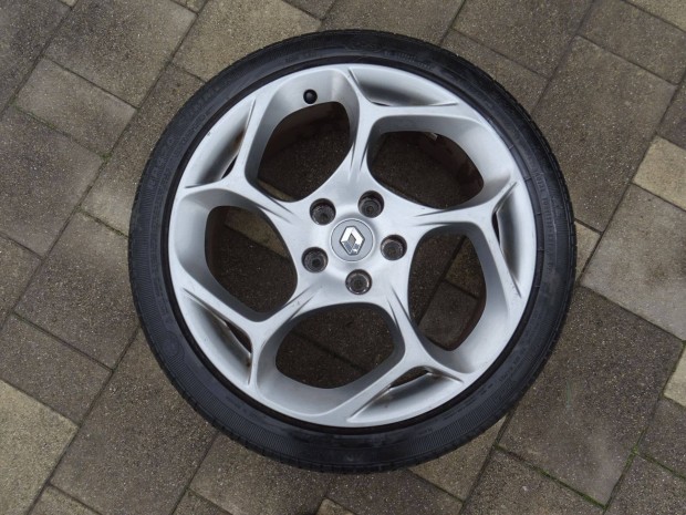 Renault 18" 5x114,3 ET49 gyri alufelni 225/40R18 nyrigumi Megane stb
